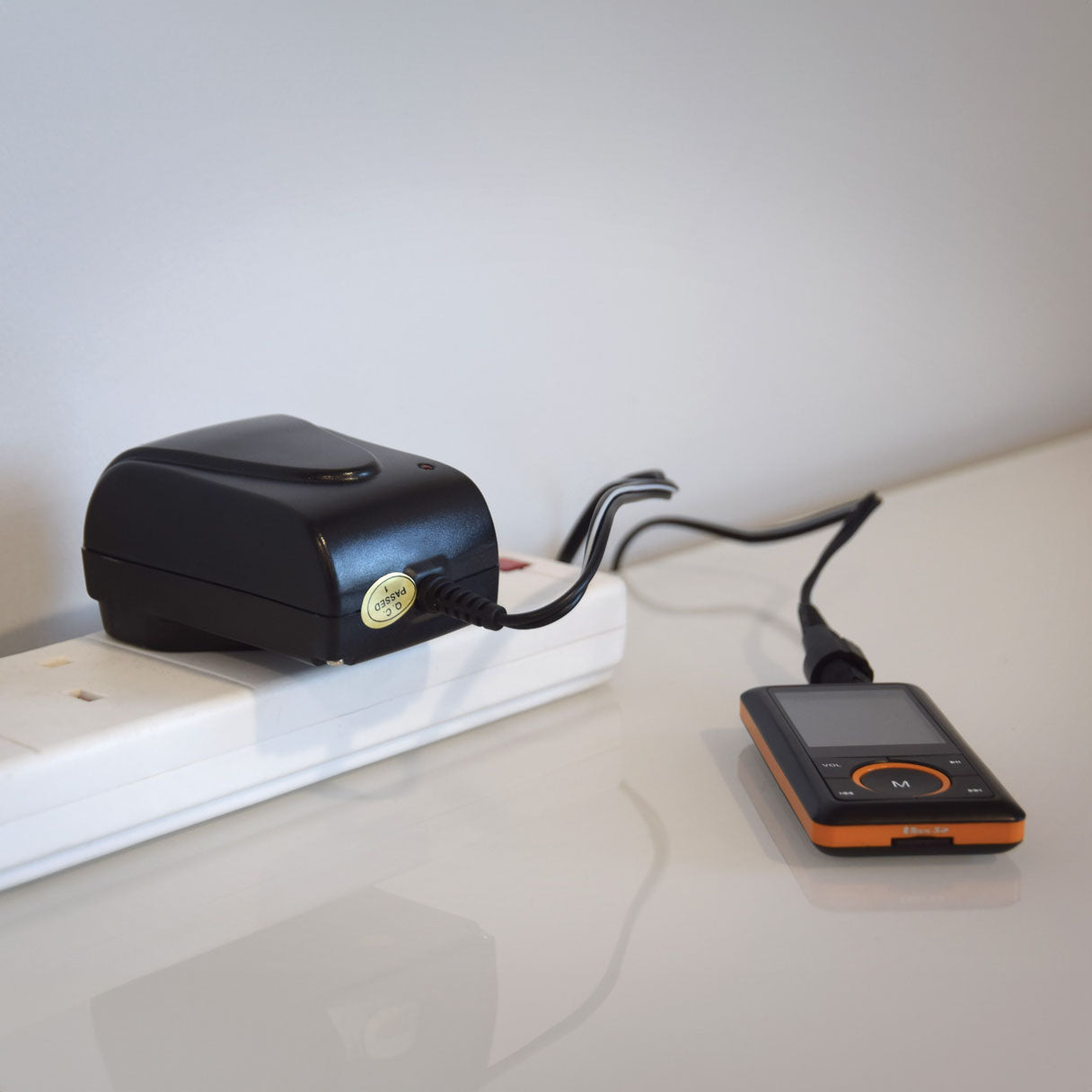 Energy Efficient Switch-mode Universal Power Supply 600mA