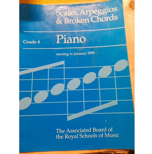 Scales, Arpeggios & Broken Chords Grade 4 Piano - Alan Ridout - 1854727613